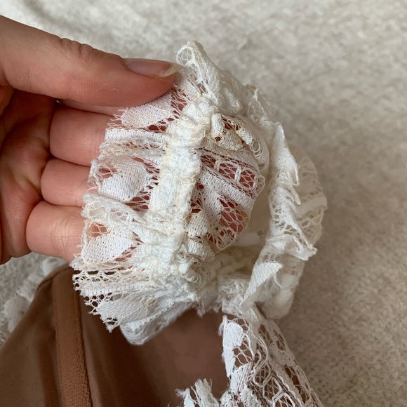 White lace off the shoulder FL&L dress - Picture 3 of 4